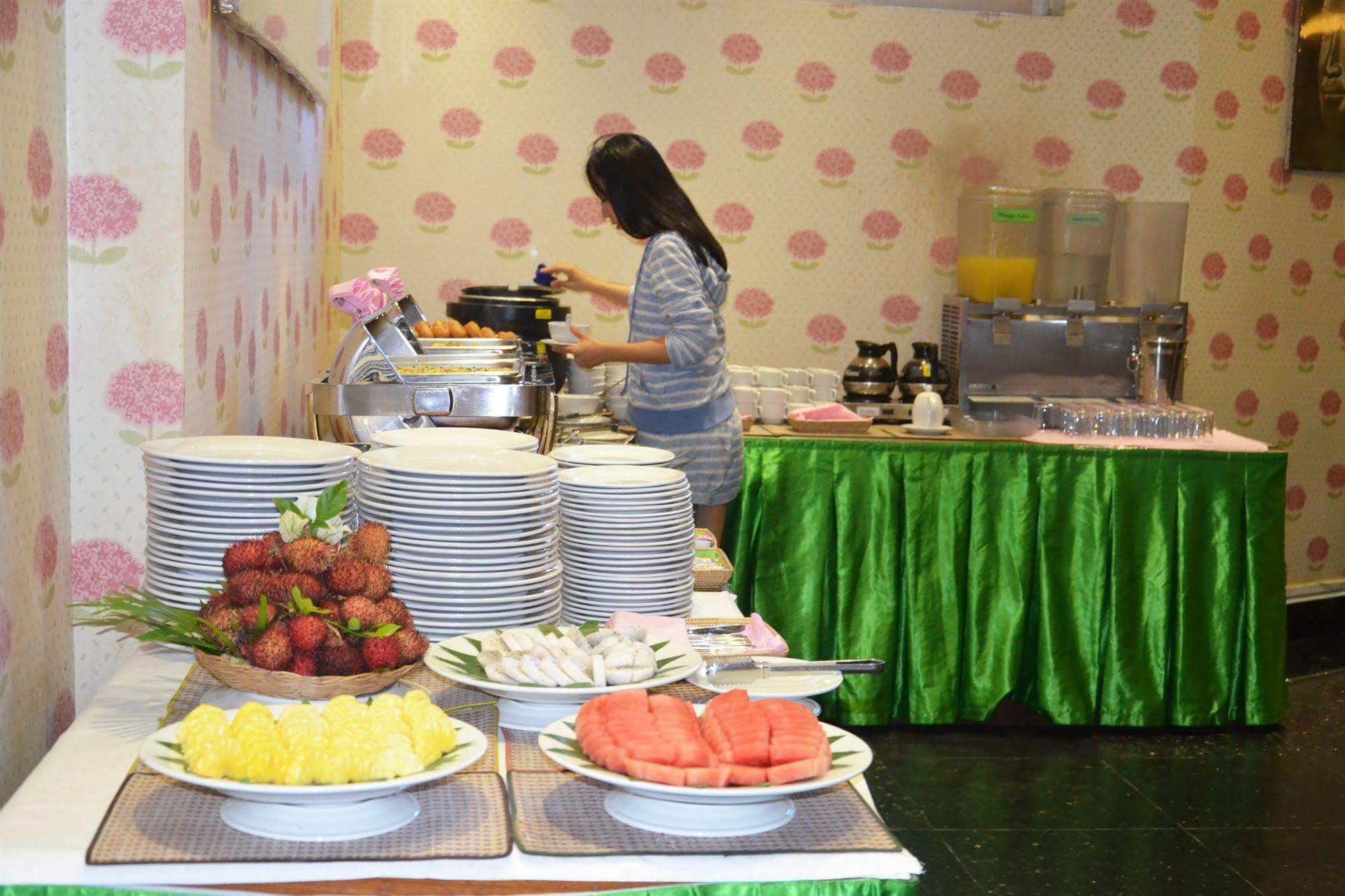 Parklane Hotel Siem Reap Dış mekan fotoğraf