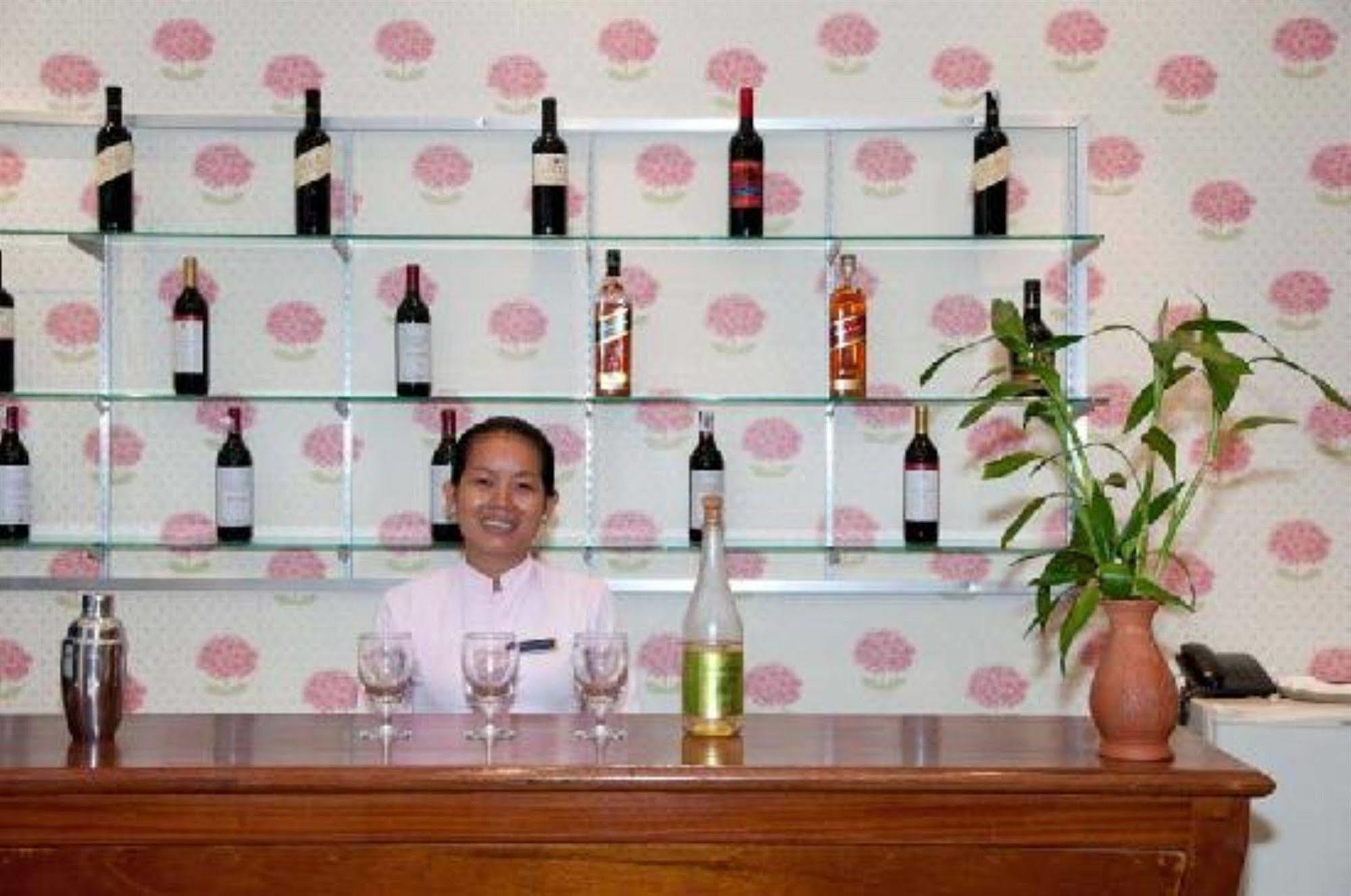 Parklane Hotel Siem Reap Dış mekan fotoğraf